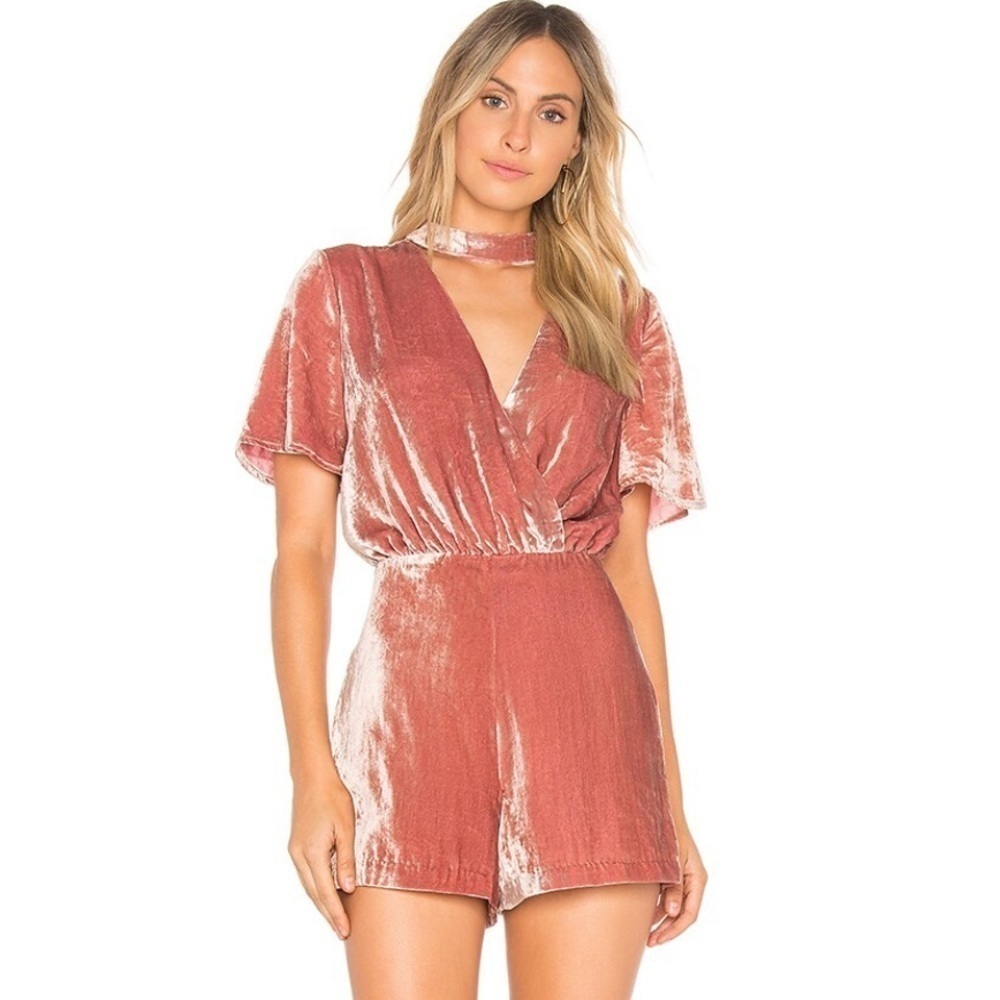 NWT J.O.A Revolve Mock Neck Short Sleeve Velvet Romper in Pink